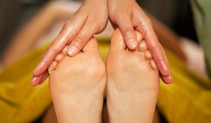 رفلکسولوژی کف پا یا ماساژ درمانی پا چگونه است؟
